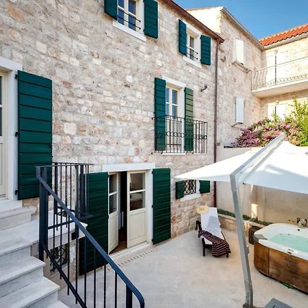 Lola's Summerhouse * Hvar Town