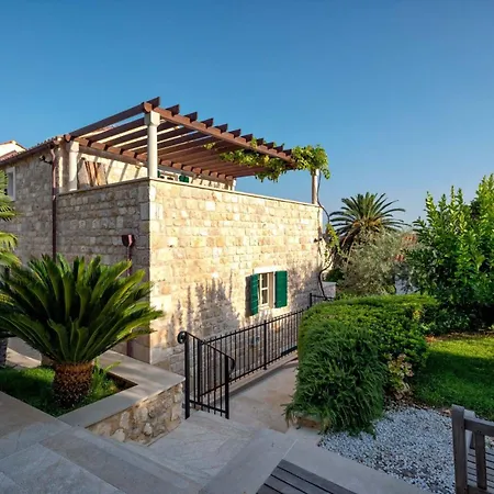 Villa Lola's Summerhouse